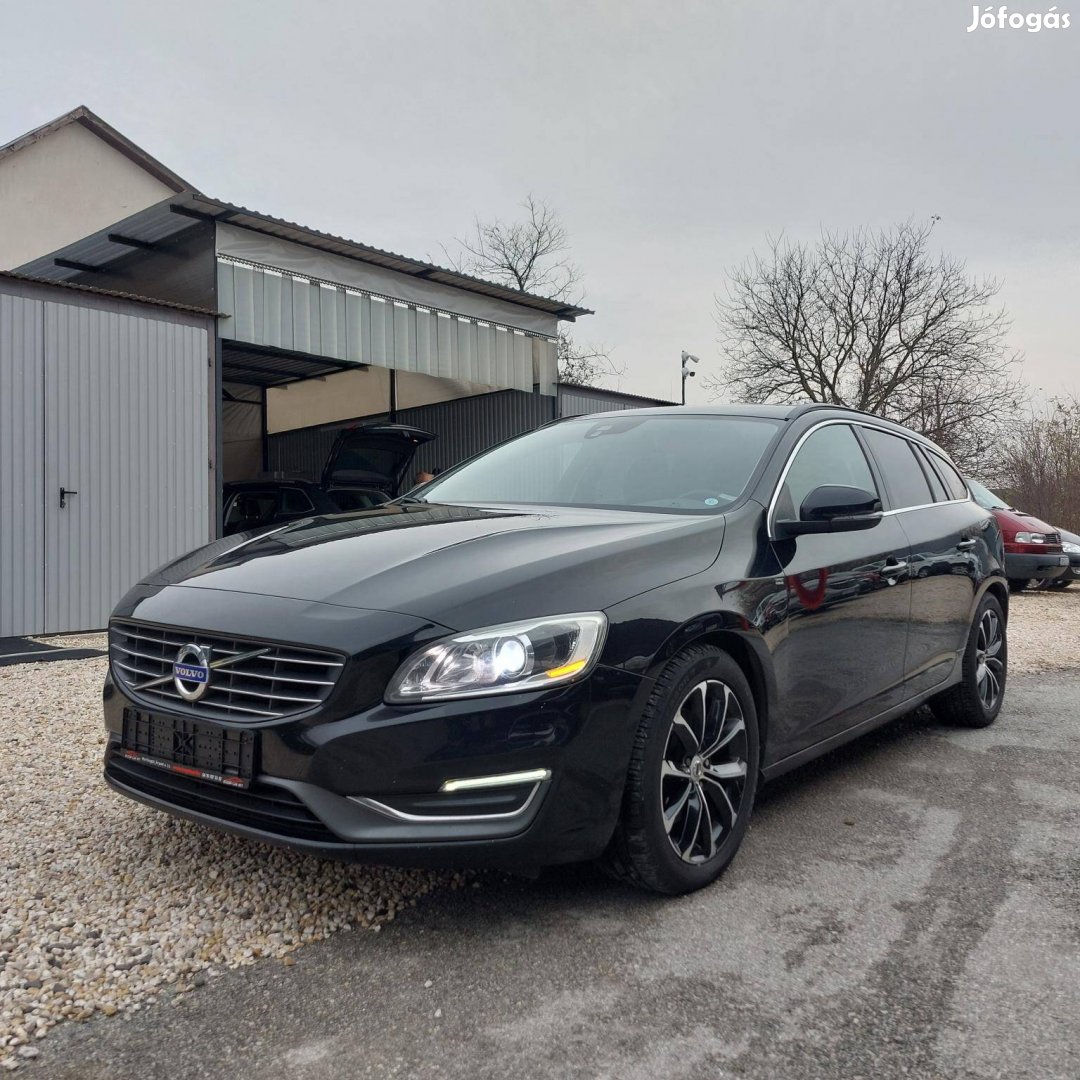 Volvo V60 2.0 D [D4] R-Design Momentum Geartronic